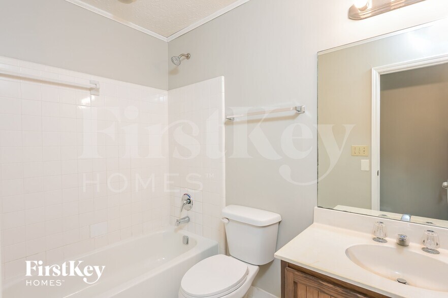 Building Photo - 1433 St Dunstans Rd