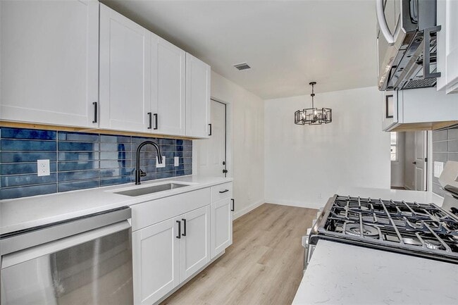 Building Photo - 1402 Valleyridge Cir