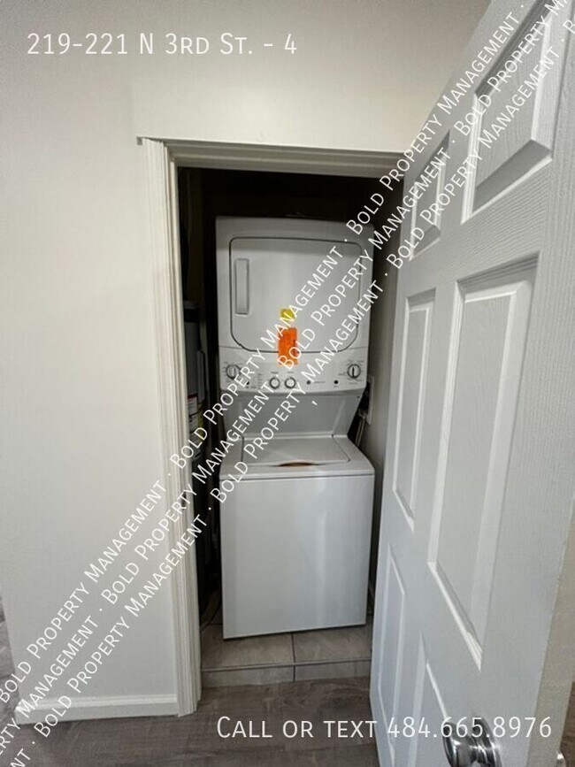 Building Photo - 219-221 N 3rd St.-4