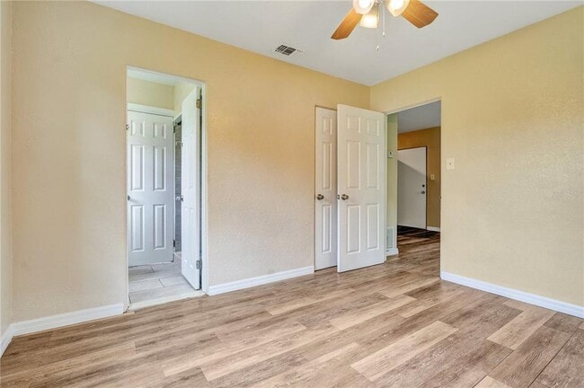 Building Photo - 2183 Crandon Ave
