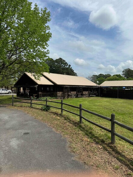 Building Photo - 6399 Heber Springs Rd W