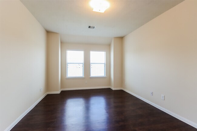Building Photo - 2435 Tomica Ct