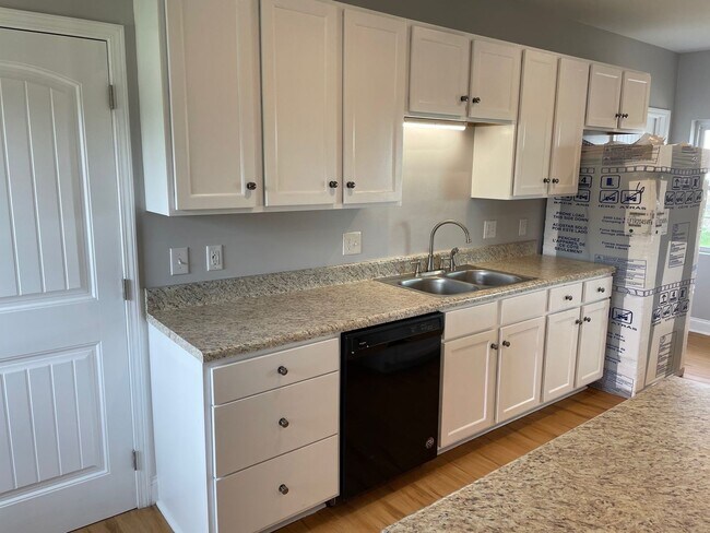 Building Photo - 3 BED, 3 FULL BATH HOME LOCATED IN DENTON!