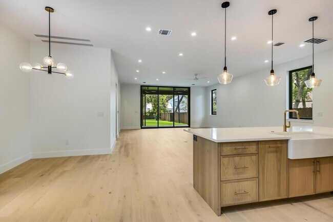 Building Photo - 4515 Jinx Ave