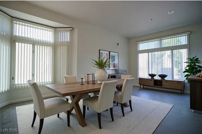 Building Photo - 10520 Shoalhaven Dr