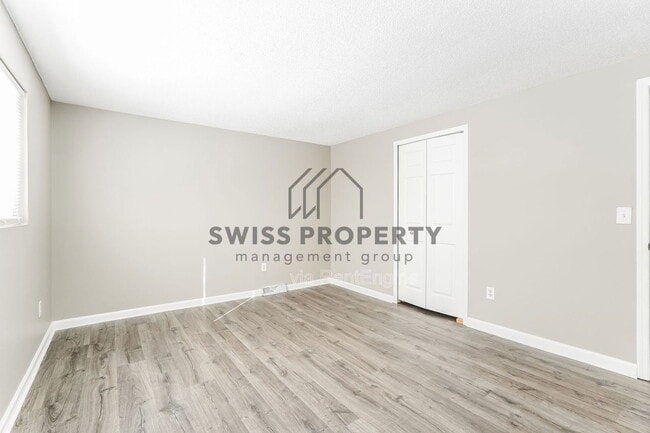 Building Photo - 5279 Lindora Dr