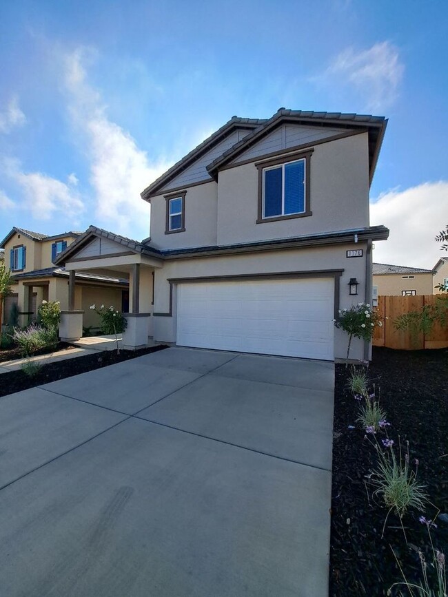 Building Photo - MOVE IN READY: Brand-New 2-Story Home with...