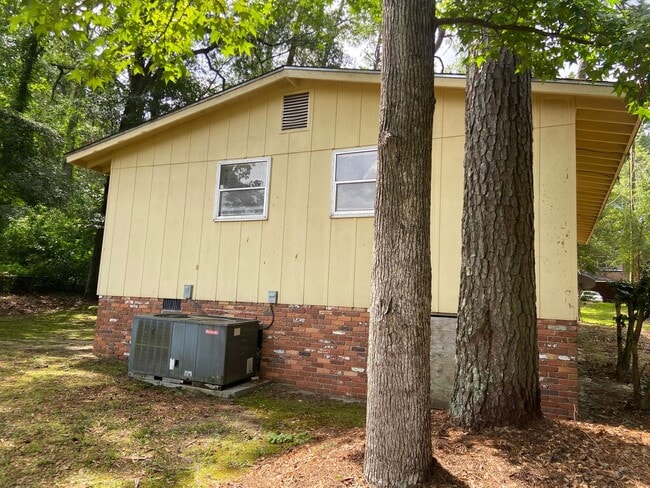 Building Photo - **UPCOMING**3 bedroom / 1 bathroom Home fo...