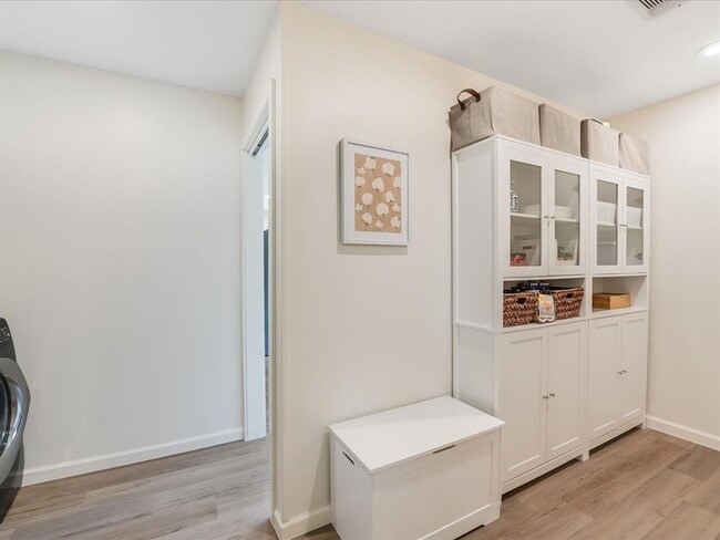Building Photo - Recently Renovated throughout! Light and B...