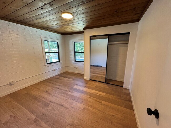 Building Photo - 8220 Edison Dr