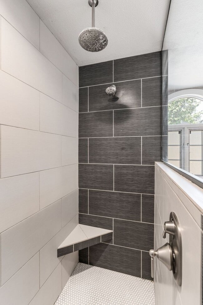 Building Photo - Charming Home in Spokane’s Heart – Unfurnished