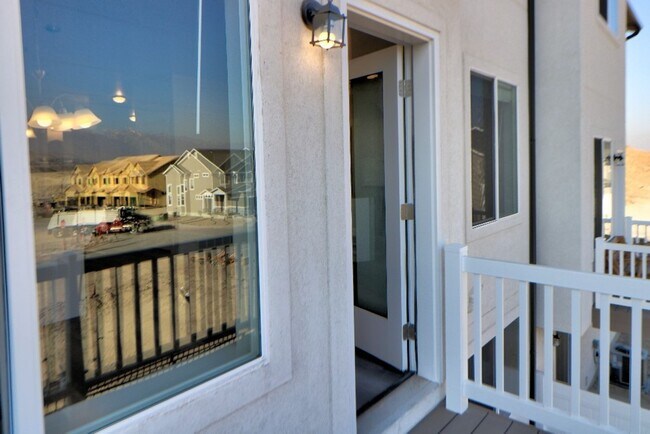 Building Photo - 16347 S Piston Ln