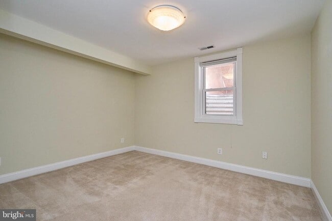 Building Photo - 500 Springvale Rd