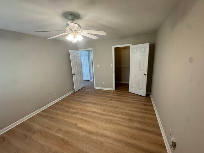 Building Photo - 5508 Fenway Ln