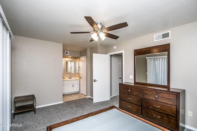 Building Photo - 626 W 14th St