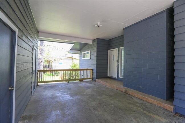 Building Photo - 42 Hope Dr