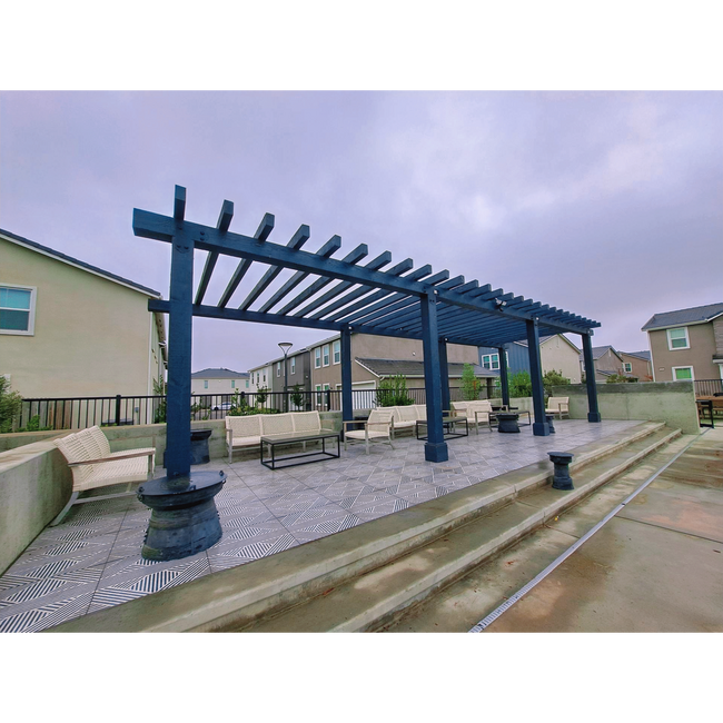 Building Photo - Fresno 3BR Pet-Friendly Townhouse with Community Amenities!