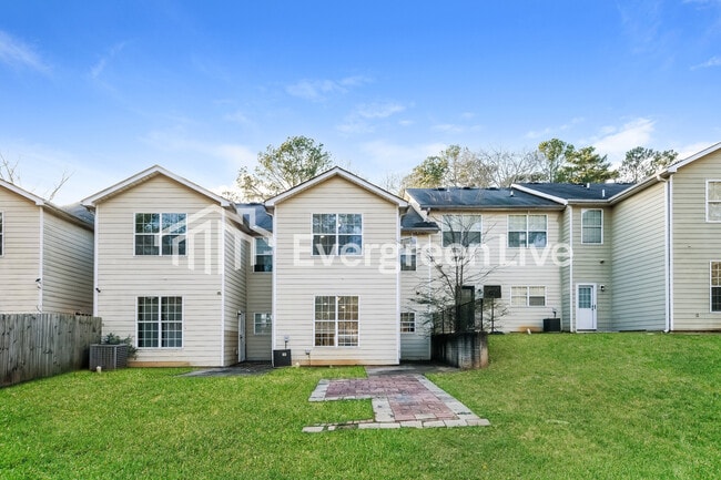 Building Photo - 2318 Coach Way