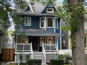 Building Photo - 1448 W Glenlake Ave