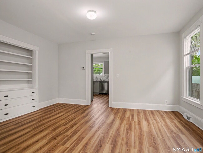 Building Photo - 156 Hawthorne Ave