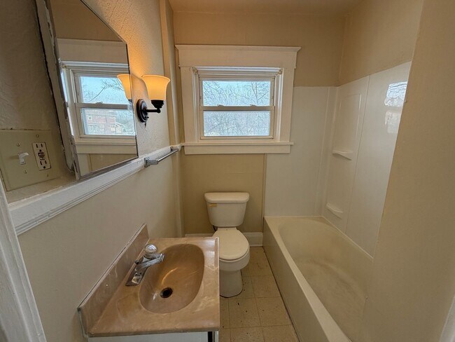 Building Photo - *1328 Goodyear Blvd Akron Oh 44305 MFH2 .T2