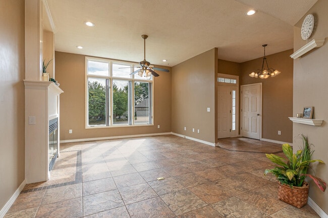 Building Photo - 5095 S Wanda Gray Ave