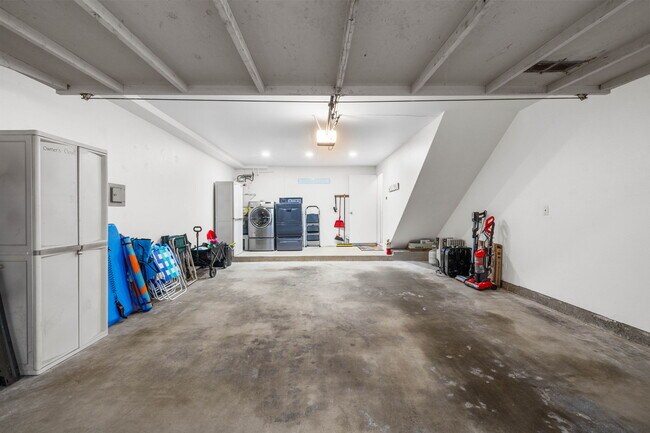 Building Photo - 733 Seacoast Dr