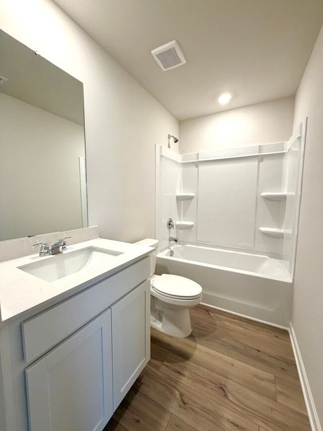 Building Photo - 900 Moray Ln