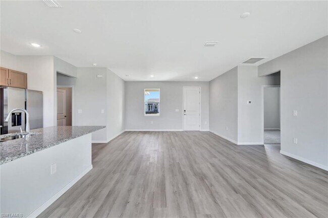Building Photo - 1310 NW Juanita Pl