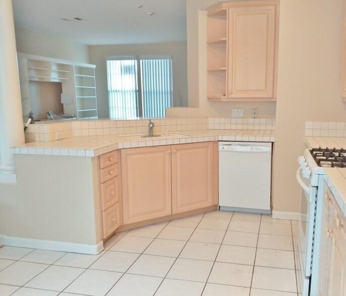 Building Photo - 317 W Summerfield Cir