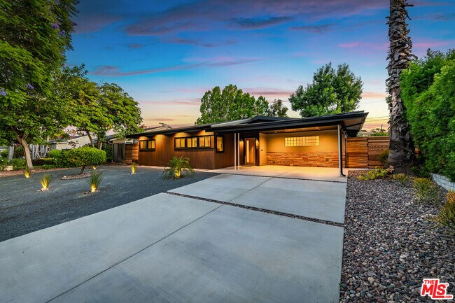 Building Photo - 13542 Valleyheart Dr N