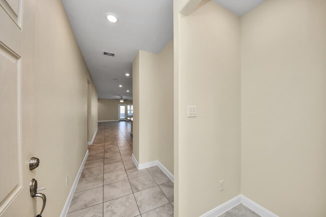 Building Photo - 24654 Greenwood Bay Dr