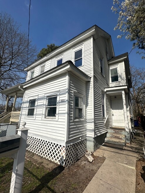 Building Photo - 223 S 3rd St