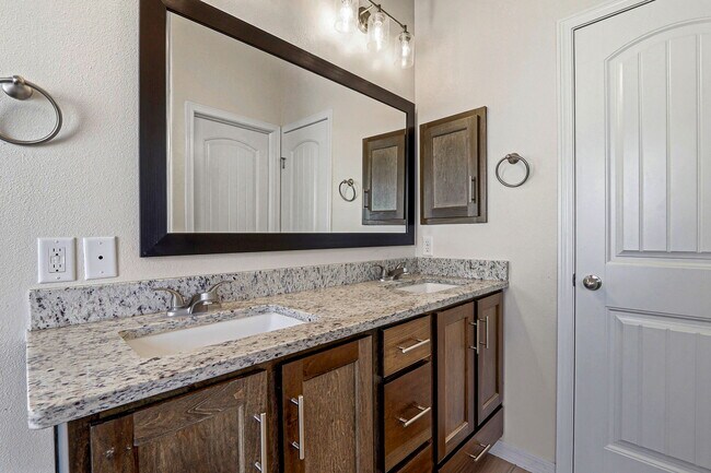 Building Photo - 649 La Entrada Cir