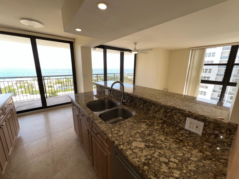 Building Photo - 3031 N Ocean Blvd