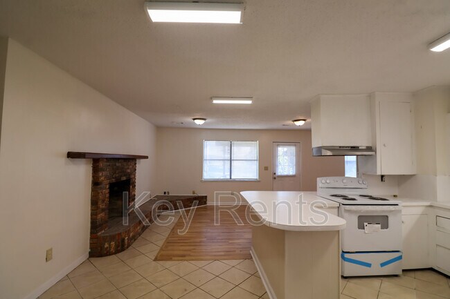 Building Photo - 4679 Bradley Dr