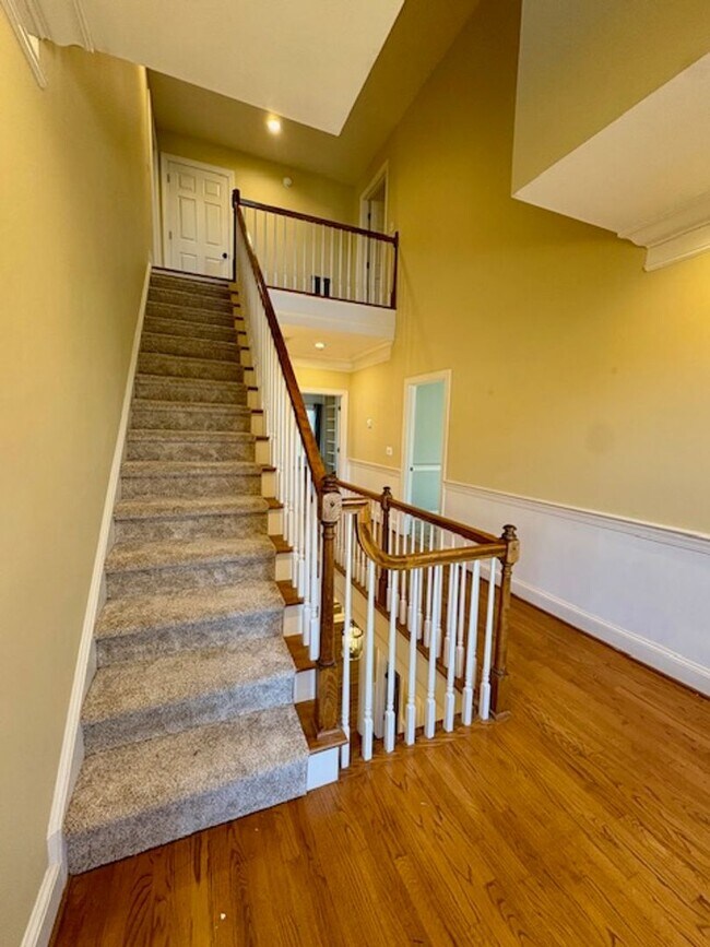 Building Photo - Spacious Five Bedroom Home in Mount Pleasant