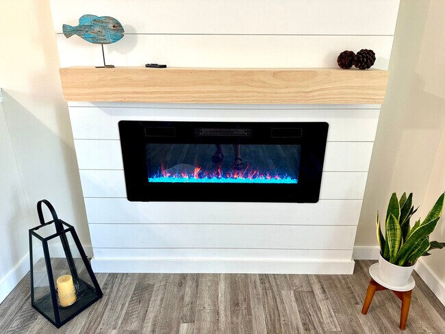 Building Photo - 2168 Plainfield Ave