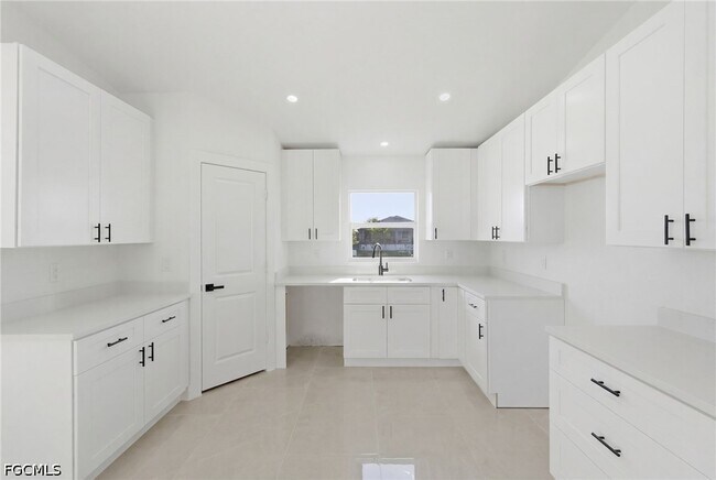 Building Photo - 2105 NE 1st Ave