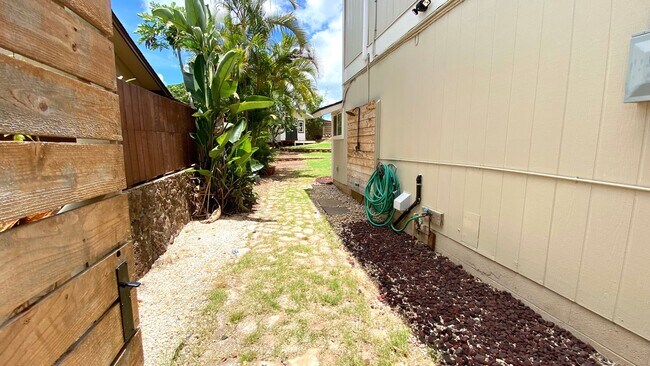 Building Photo - 92-1260 Kaleo Place