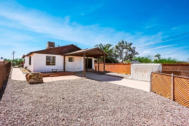 Building Photo - Spacious 3 Bed, 2 Bath Home Near UofA - Perfect Tucson Living!