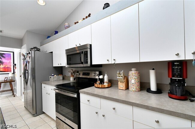 Building Photo - 19999 Lake Vista Cir