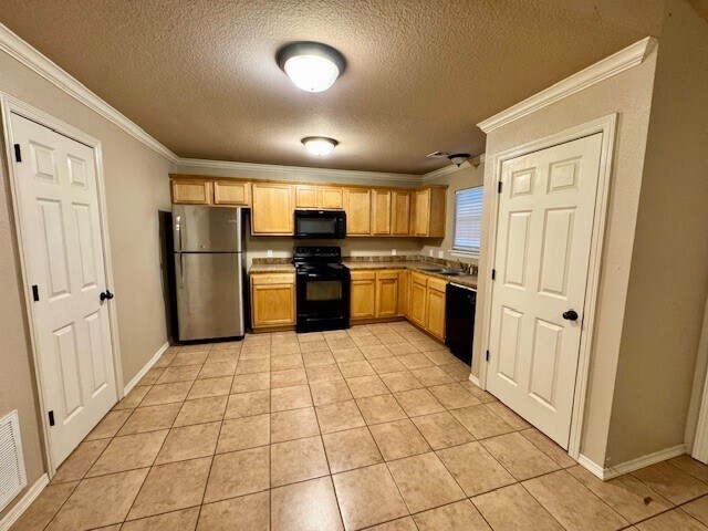 Building Photo - 1355 Oakland Ave