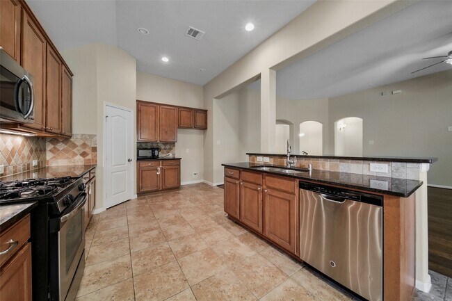 Building Photo - 25208 Forest Ledge Dr
