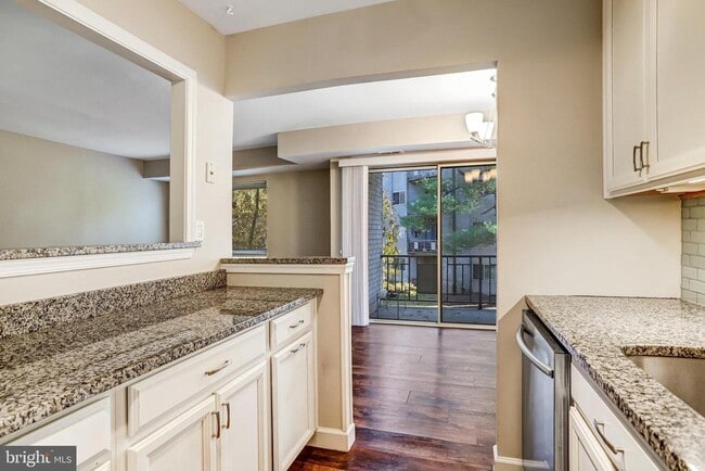 Building Photo - 12215 Braxfield Ct