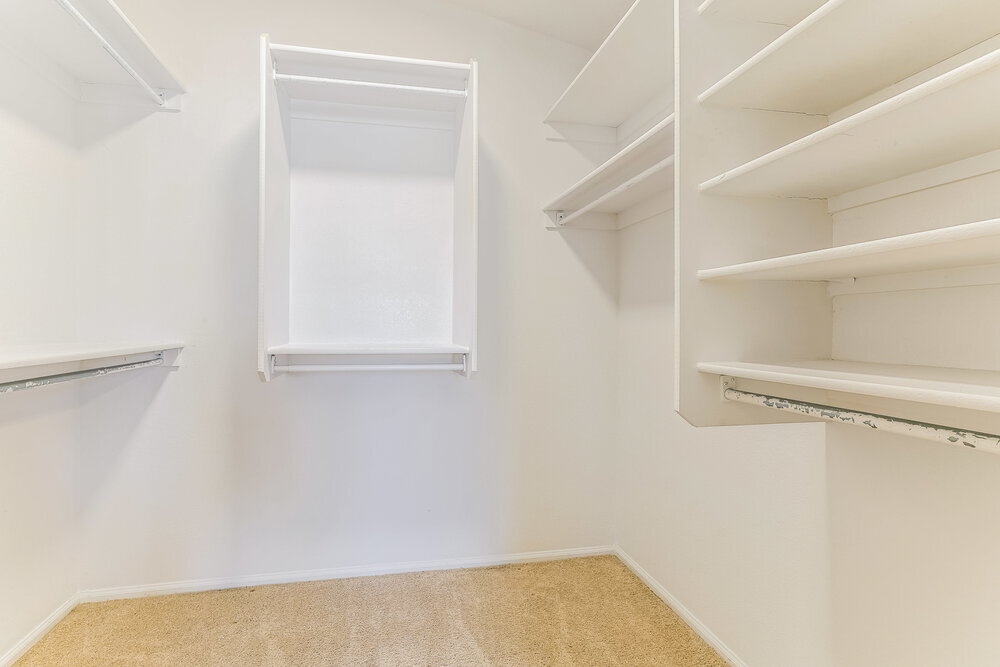 Building Photo - 672 E Lovegrass Dr