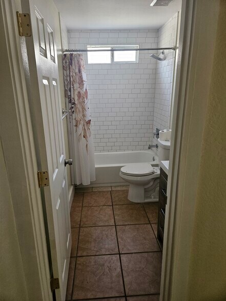 Building Photo - 9628 N 13th St