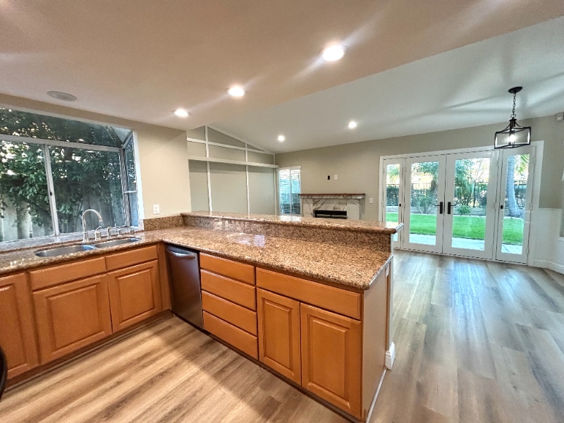 Building Photo - 1742 Oakview Way