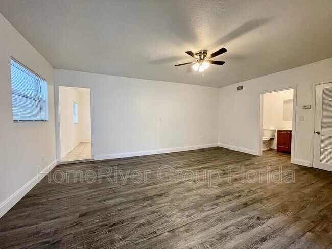 Building Photo - 2211 W Woodlawn Ave