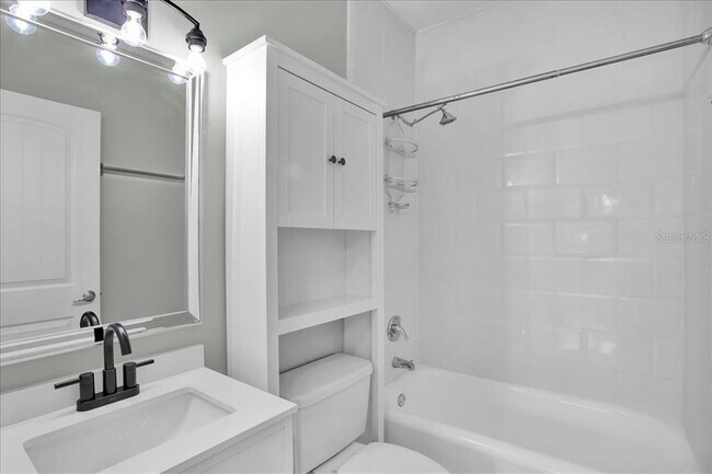 Building Photo - 2117 W Dekle Ave